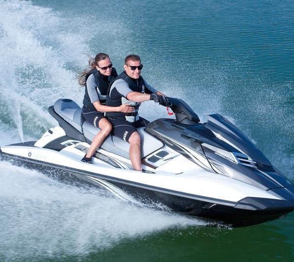 2015-Yamaha-FX-Cruiser-High-Output-EU-Pure-White-with-Carbon-Metallic-Action-005